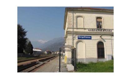 Ferrovia Torino-Aosta, rivolta dei pendolari “Ripristinate subito le fermate soppresse”