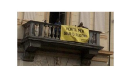 “Verità per Giulio Regeni”, striscione esposto su un balcone del Municipio