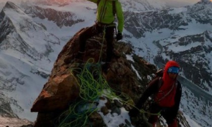 Tre alpinisti rendono omaggio a Walter Bonatti