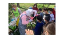 Donati giochi e uova di cioccolato ai bambini del Quartiere Cogne