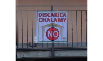 La Bassa Valle tappezzata di bandiere per dire “no” alla discarica di Chalamy