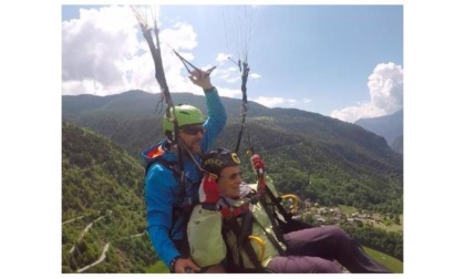 In volo con il parapendio a 86 anni