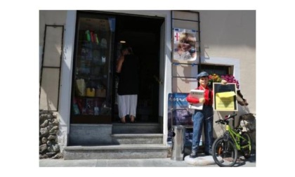 Riaperta la rivendita di giornali e tabacchi in piazza Plouves