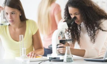 Un percorso di studi che in Valle offre due indirizzi: liceo scientifico tradizionale e delle scienze applicate