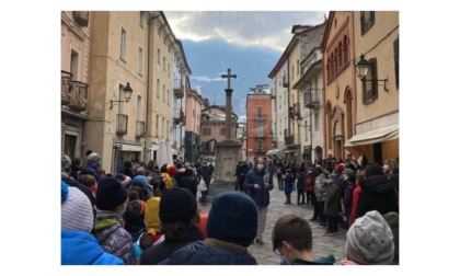 In via Croce di Città festeggiato dagli alunni il compleanno di Aosta