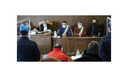 Processo per il delitto Serban, il killer vede le foto della vittima e sviene in aula