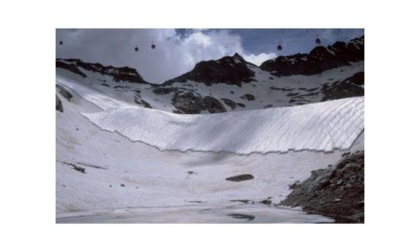 «Non coprite più i ghiacciai con i teloni» L’appello di glaciologi e climatologi