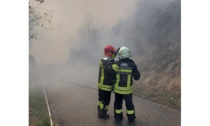 Boschi in fiamme a Verrayes e a Arnad