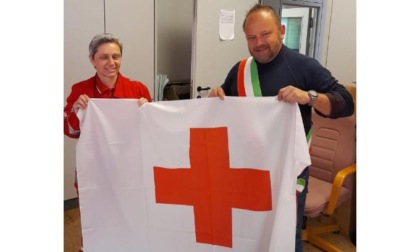 A Arnad consegnata la bandiera della Croce Rossa Pierre Bonel: “L’ultima volta che indosso la fusciacca”