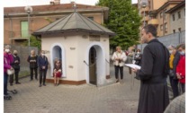 Quartiere Cogne, i fedeli si sono riuniti davanti alla cappella di San Giuseppe