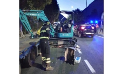 Incidente a Verrès, operaio sbalzato dall’escavatore dopo lo scontro con un’auto: ricoverato in ospedale