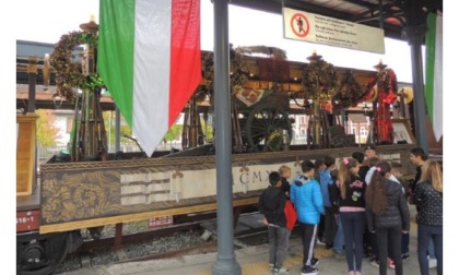 Una folla ha reso omaggio al Treno della Memoria nella stazione di Aosta