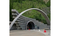Tunnel del Bianco chiuso per lavori 3 mesi all’anno per i prossimi 18 anni Il presidente di Confindustria: «Colpo durissimo, serve il raddoppio»