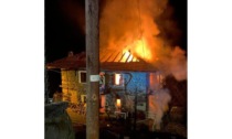 Challand-St-Victor, donna salvata nella casa divorata dalle fiamme