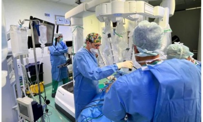 Due tumori su un unico paziente E’ stato eseguito il primo intervento di chirurgia robotica in combinata