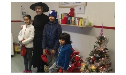 La Befana ha donato le calze ai bambini del Quartiere Cogne di Aosta