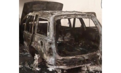 Due automobili sono state distrutte dalle fiamme mercoledì 8 marzo