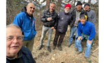 Giornata di cura del territorio per gli alpini di Quart Pulito il sentiero che sale all’oratorio del Beato Emerico