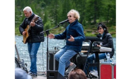 Mille persone per la poesia in musica di Fabio Concato