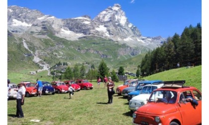 Gli appassionati di Fiat 500 si sono ritrovati a Cervinia