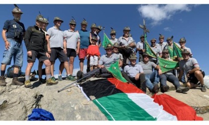 I gruppi alpini di Sarre-Chesallet, Gignod e Coumba Freida in cima alla Pointe Chaligne