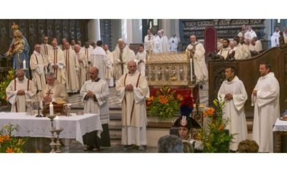 La Messa solenne in Cattedrale e la tradizionale processione in onore del patrono San Grato