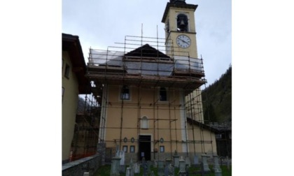 Ripresi i lavori per il rifacimento del tetto della parrocchiale di Gressoney-La-Trinité