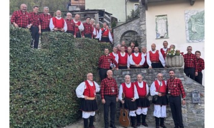 Il Coro Sant’Orso in festa per i suoi 75 anni ha cantato con gli amici sardi di Usini