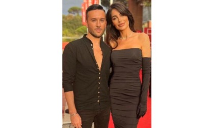 Lo stilista Fabio Porliod e la modella Audrey Chabloz sul red carpet a Roma