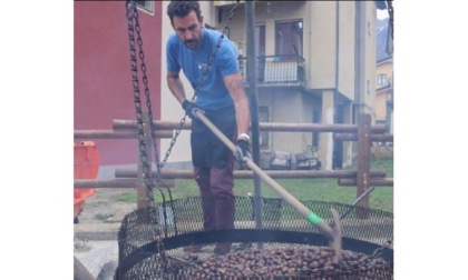 Bella castagnata con la Pro Loco di Nus: sono stati distribuiti quattro quintali di caldarroste