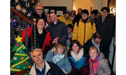 A Pont l’Albero di Natale allestito dai ragazzi dell’Associazione Insieme