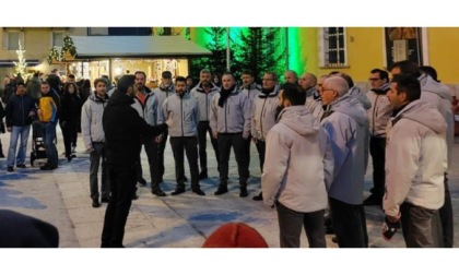 Al Teatro Splendor il concerto di Natale del Coro Penne Nere che venerdì 22 sarà in piazza Arco d’Augusto con i bambini della Scuola di via Antica Vetreria