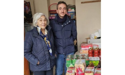 Alimenti alle famiglie bisognose dai titolari di una ditta di pulizie “Per un Natale con il sorriso”