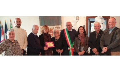 I 100 anni della mamma del Sindaco di Borgofranco Lo straordinario compleanno di Fiorenza Vittonatti