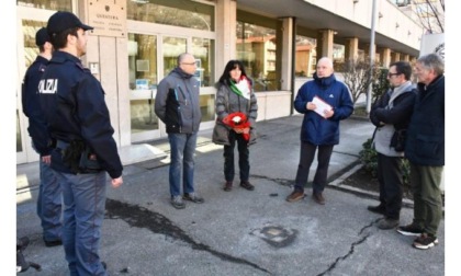 Commemorato davanti alla Questura il commissario di Polizia Camillo Renzi