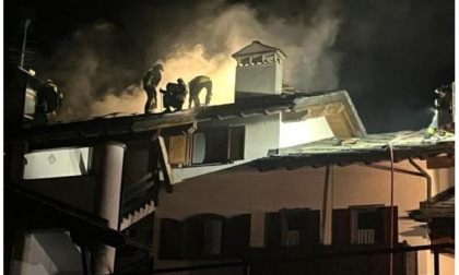 Gressan, rogo sul tetto di una palazzina