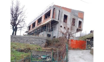 Il cantiere fantasma della scuola di Moron: “L’opera si completerà, dà ricchezza alla nostra collina”