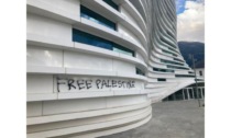 Aosta, la nuova sede dell’Università imbrattata da scritte con lo spray