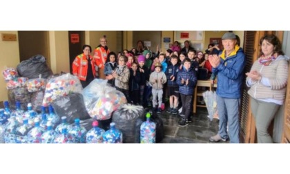 Tappi solidali con gli alunni e gli Amici della Terza Età di Pont-Saint-Martin