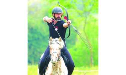 Tiro con l’arco a cavallo, quinto posto di categoria per Erik Perron su Carina