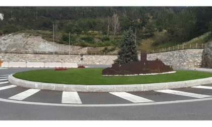 Montjovet, sulla Statale 26 una rotonda con la sagoma in acciaio del castello