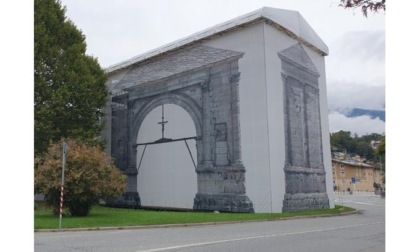 Arco d’Augusto “impacchettato”, via al restauro