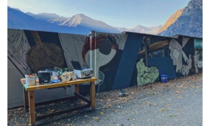 Arnad festeggia il Patrono San Martino con un nuovo murales lungo 150 metri