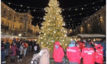 Inaugurato il Mercatino di Natale con 42 chalet in piazza Chanoux