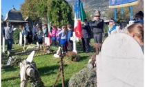 Onori di alpini e alunni ai soldati che riposano nel Cimitero di Sant’Orso