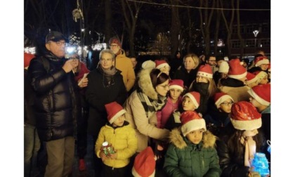 In piazza Arco d’Augusto lo chalet dove i bambini incontrano Babbo Natale